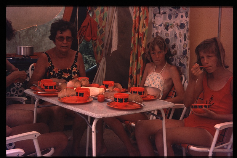 23.Bibione jul 1975 Ilse,Brigitte,Marion.JPG